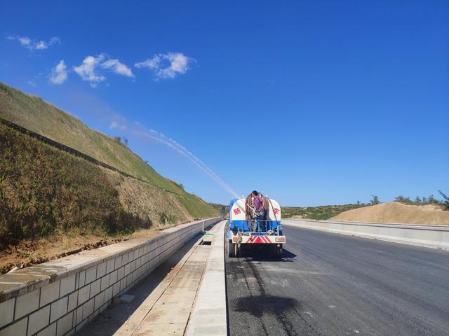 邊坡綠化、礦山復(fù)綠為什么會用到客土噴播機？(圖5)